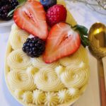 OVO DE PÃƒÂSCOA DE CHOCOLATE BRANCO E FRUTOS VERMELHOS